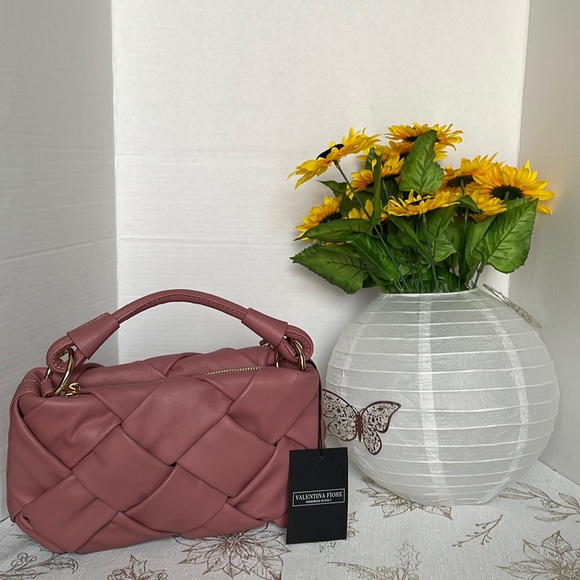 Woven leather bag. Luxury bag handmade in Italy. Bucket Bag - Nude